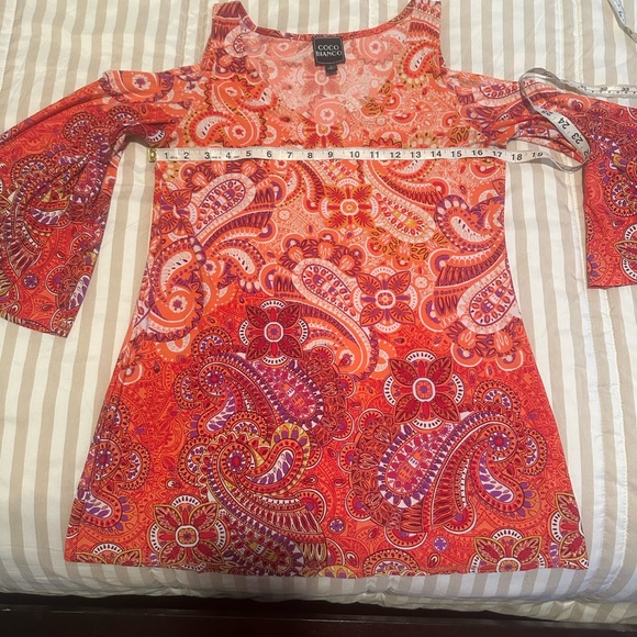 Coco Blanco Red Cold Shoulder Paisley Blouse Womens Size M - Picture 7 of 11